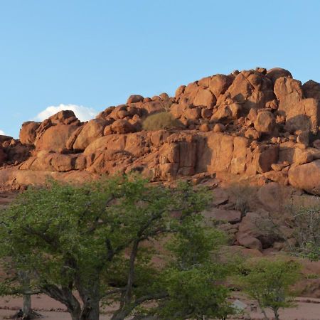 Ozohere Campsite And Himba Village Uis Exterior foto